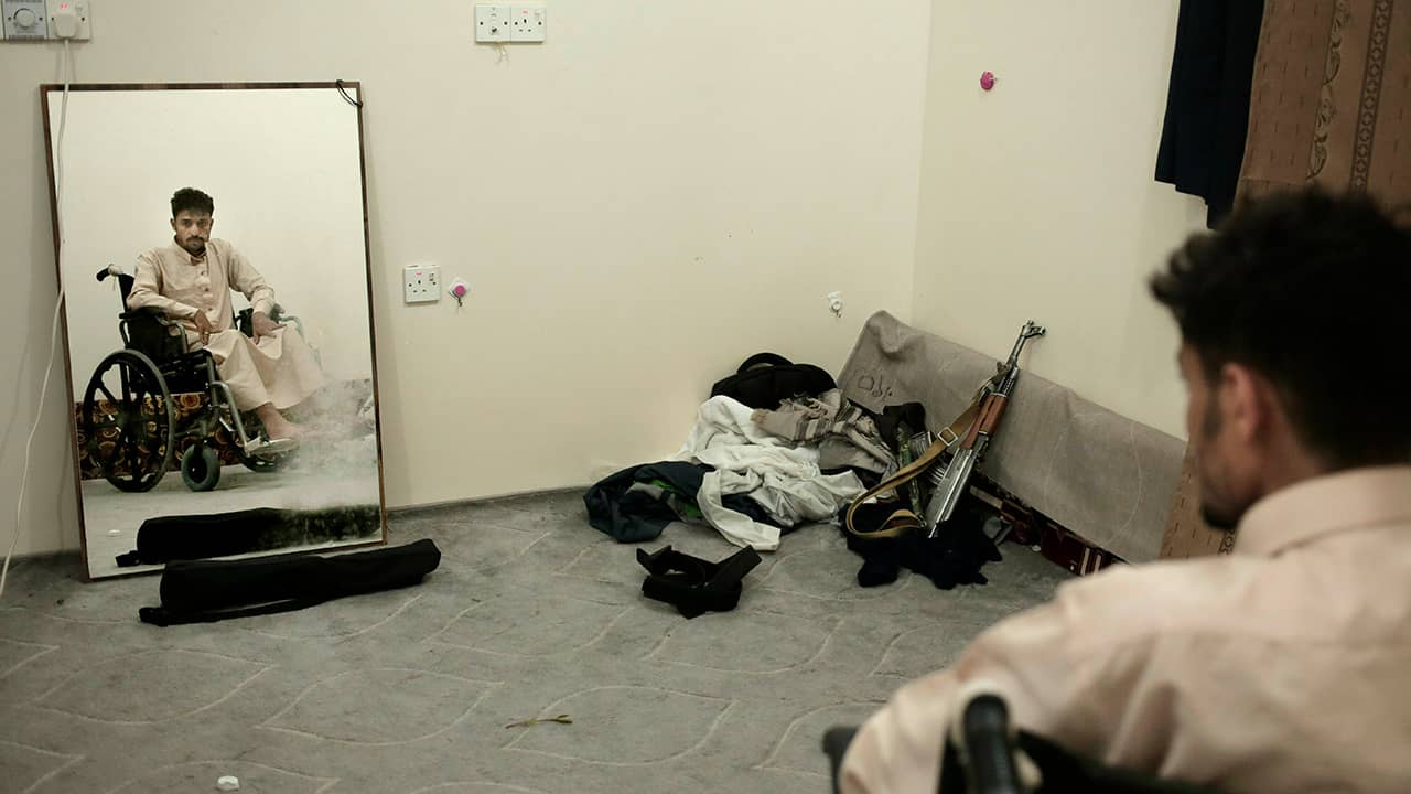 Photo of Anas al-Sarrari sitting in a wheelchair in Yemen