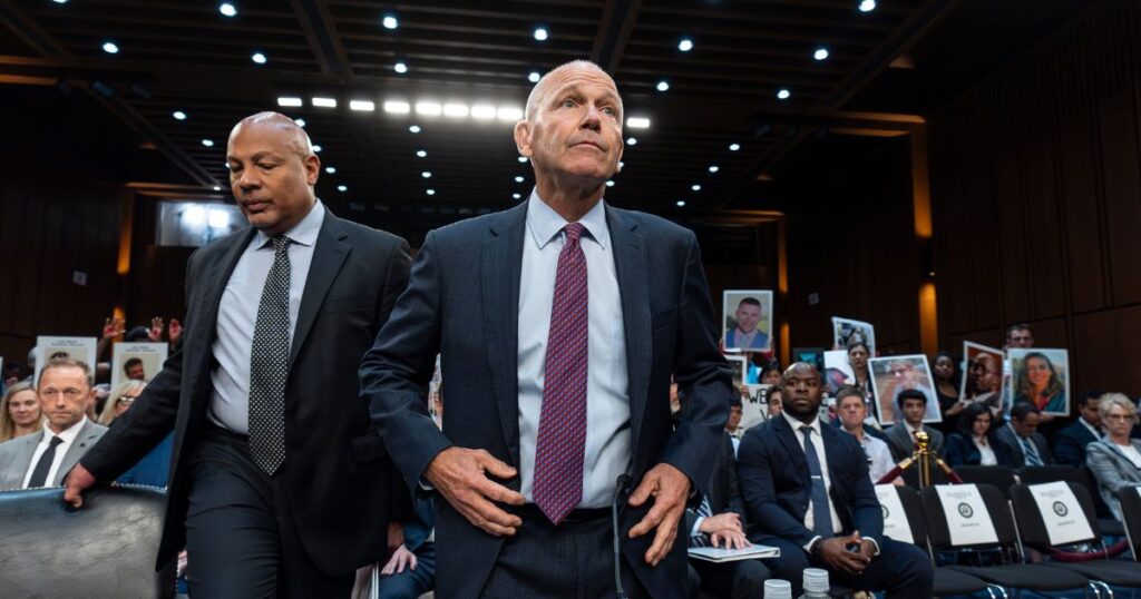 Boeing CEO Apologizes to 737 Max Crash Victims' Families in Senate ...