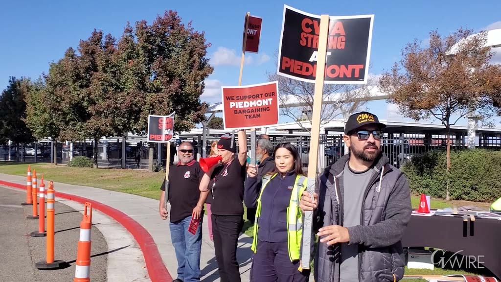 CWA Workers standing outside the Fresno Airport. November 18, 2024. (GV Wire/Jahz Tello)