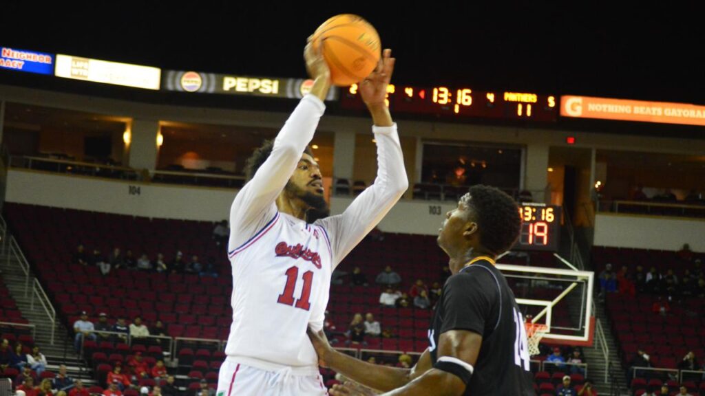 Image of Fresno State basketball player Mykell Robinson in a white jersey facing right and shooting the ball