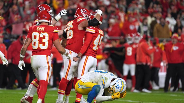 Chiefs Win 9th Straight AFC West Title, Edge Chargers on Bank-Shot ...