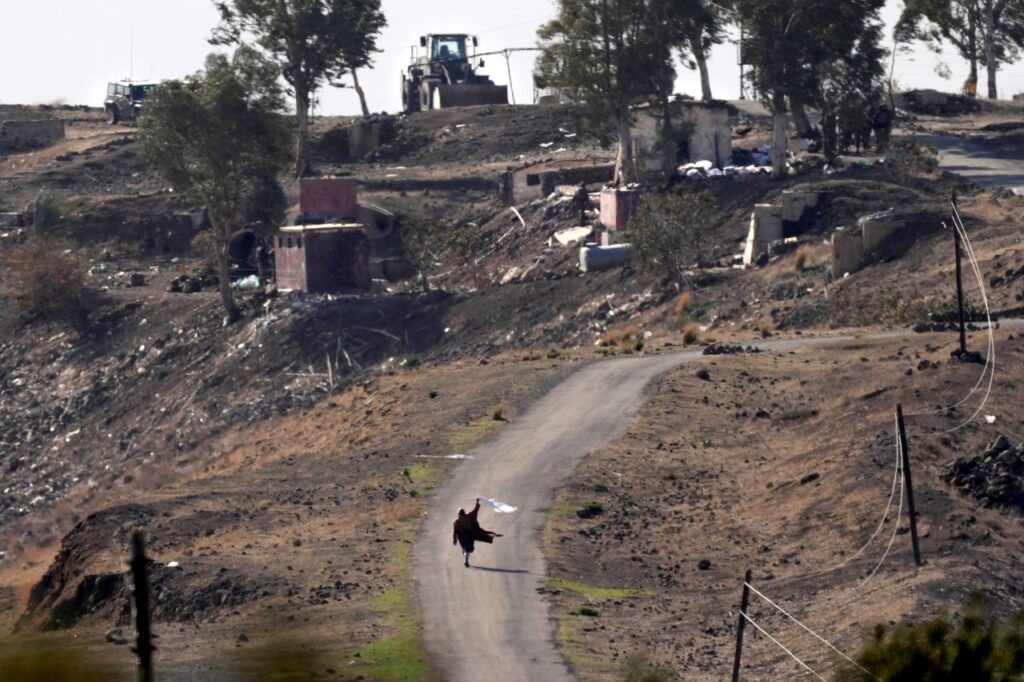 Syrian man waves white flag as he approaches Israeli soldiers