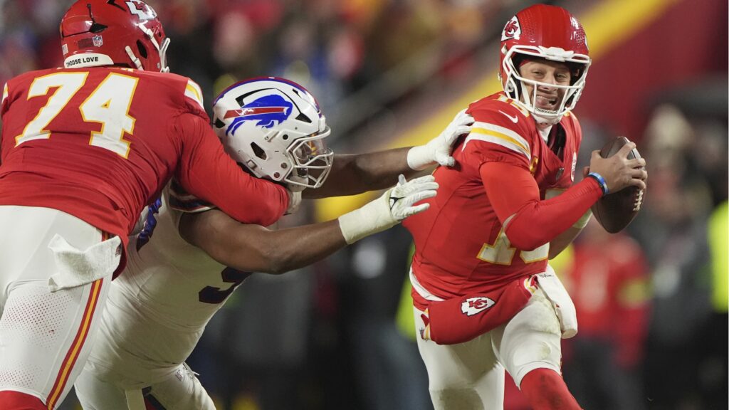 Mahomes Scrambles vs. Bills