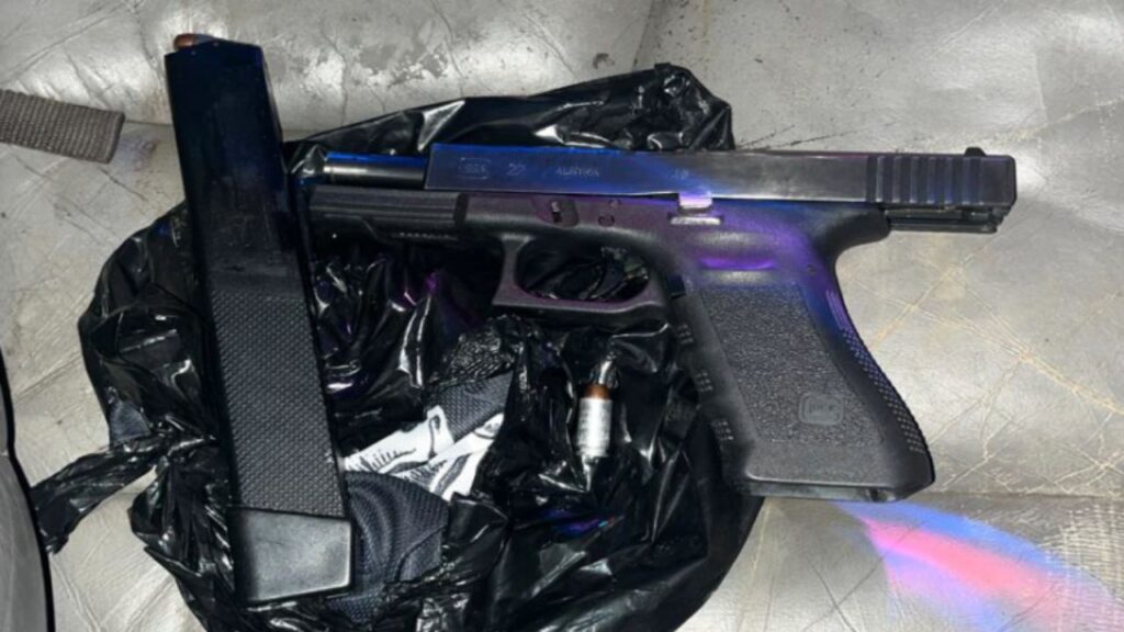 Image of a Glock 22 pointing left