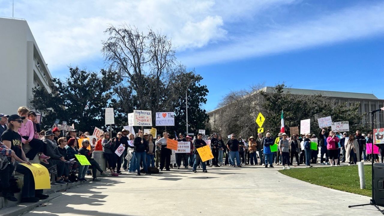 Protesters gathered at Fresno City Hall on Monday, Feb. 17, 2025, listening to speakers before their march. (GV Wire/Anthony W. Haddad)