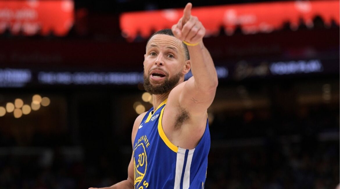 Golden State Warriors guard Stephen Curry (30) reacts in the second half of an NBA basketball game against the Memphis Grizzlies Tuesday, April 1, 2025, in Memphis, Tenn. (AP/Brandon Dill)