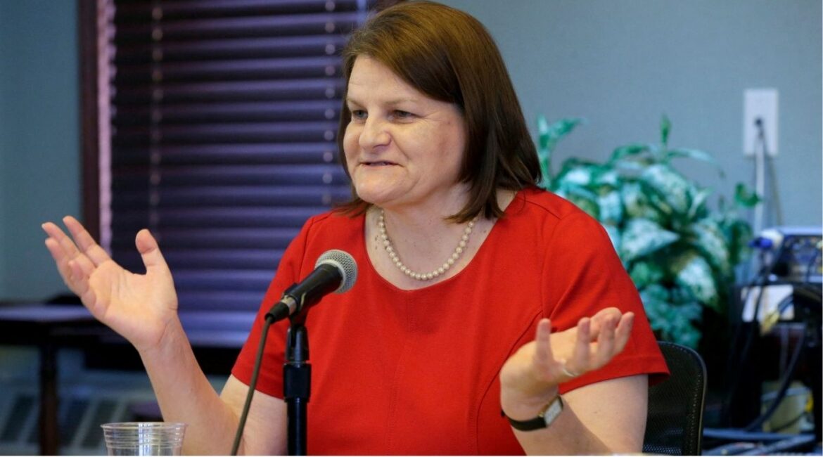 Hannah Dugan speaks as she was seeking election to Milwaukee County Circuit Court during a forum at the Milwaukee Bar Association in Milwaukee, Wisconsin, U.S., March 15, 2016. Mike De Sisti / USA TODAY NETWORK via Imagn Images via (REUTERS/File Photo)