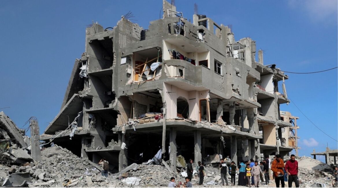 Palestinians gather at the site of an Israeli strike on a house, in Jabalia, in the northern Gaza Strip April 28, 2025. (REUTERS/Mahmoud Issa)