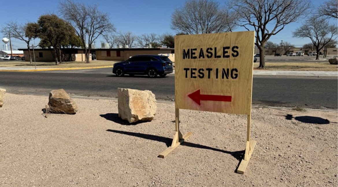 A sign reading "measles testing" is seen as an outbreak in Gaines County, Texas, has raised concerns over its spread to other parts of the state, in Seminole, Texas, U.S., February 25, 2025. REUTERS/Sebastian Rocandio/File Photo