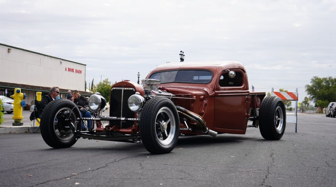 The Old Town Motorama in Clovis is expected to draw up to 35,000 people Saturday for its biggest classic car show yet.