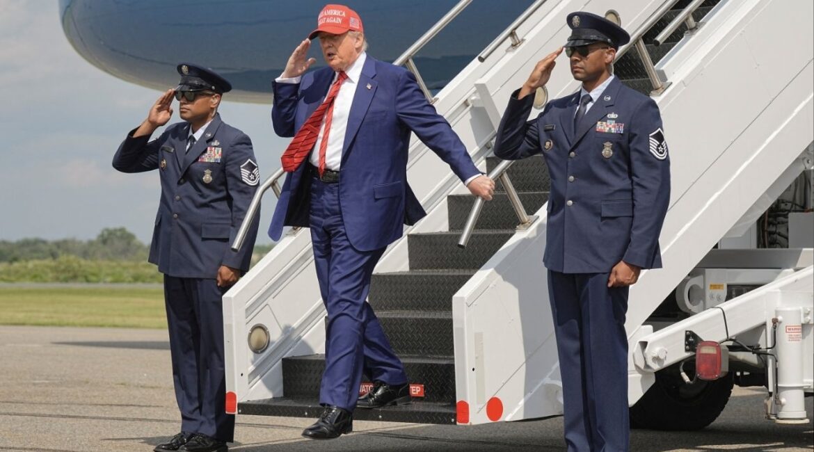 President Donald Trump disembarks Air Force One upon his arrival at Morristown Municipal Airport in Morristown, New Jersey, U.S., June 20, 2025. (Reuters/Ken Cedeno)