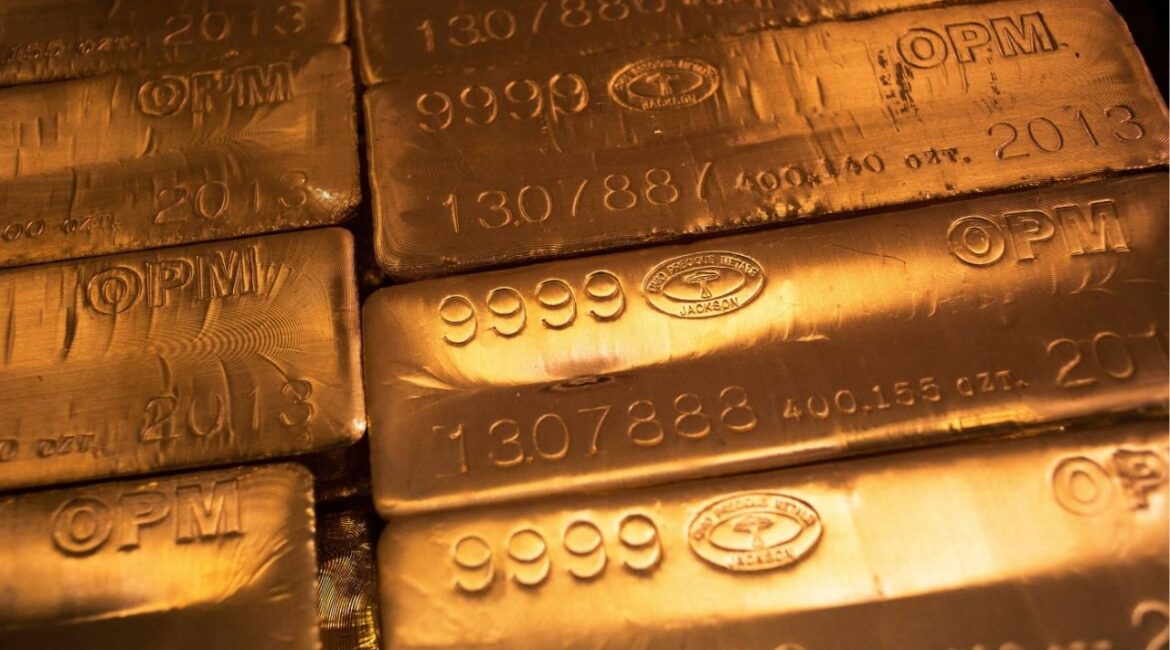 24 karat gold bars are seen at the United States West Point Mint facility in West Point, New York June 5, 2013. (Reuters File)