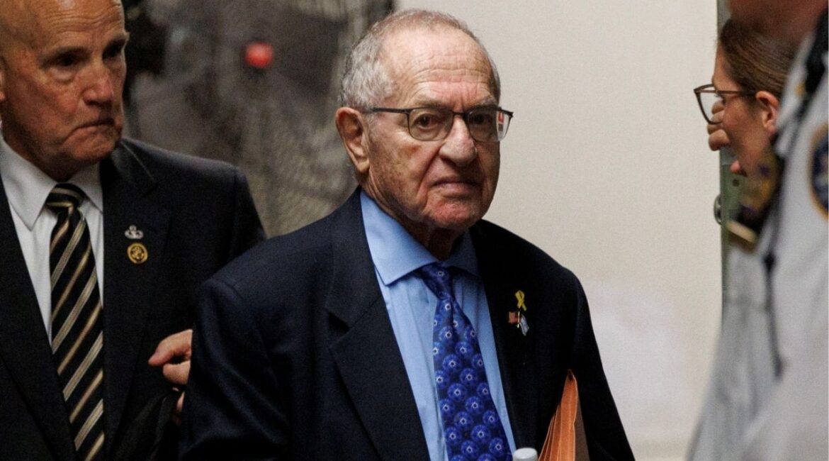 American lawyer Alan Dershowitz returns to the courtroom for the criminal trial of former U.S. President Donald Trump after a short break at Manhattan Criminal Court in New York City, U.S., 20 May 2024. (Reuters File)