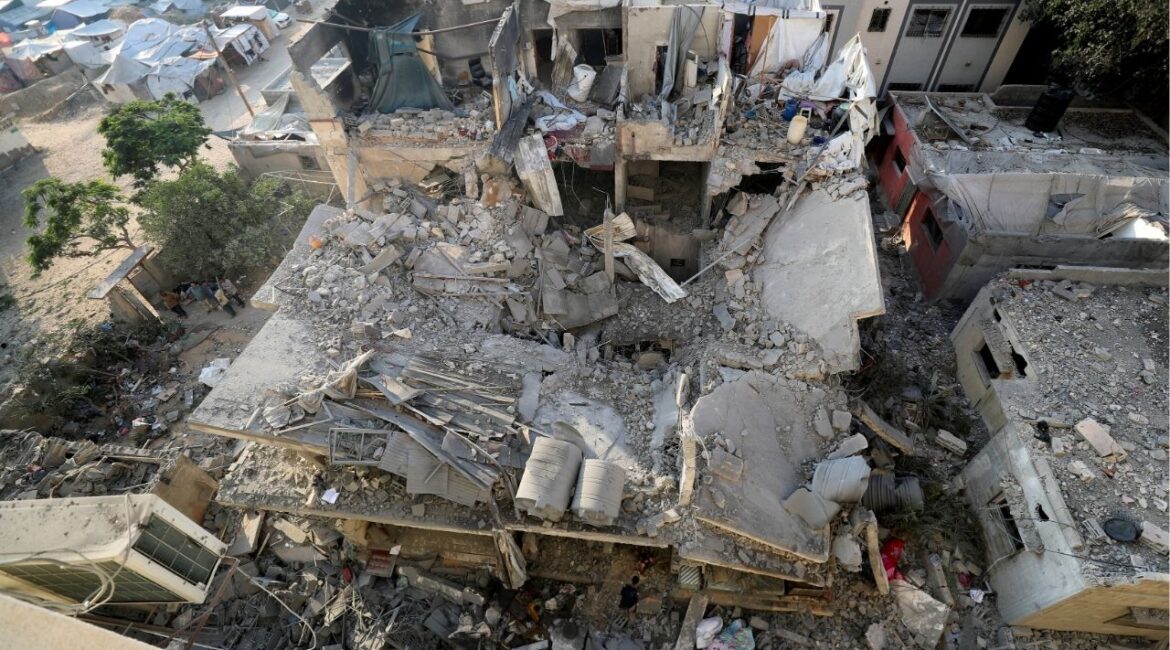 Debris lies at the site of an overnight Israeli air strike on a house, in Gaza City, July 23, 2025. (Reuters/Mahmoud Issa)