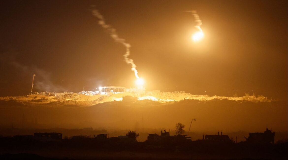 Flares fired by Israel Defense Forces light the sky above Gaza, as seen from the Israeli side of the border, July 17, 2025. (Reuters/Amir Cohen)