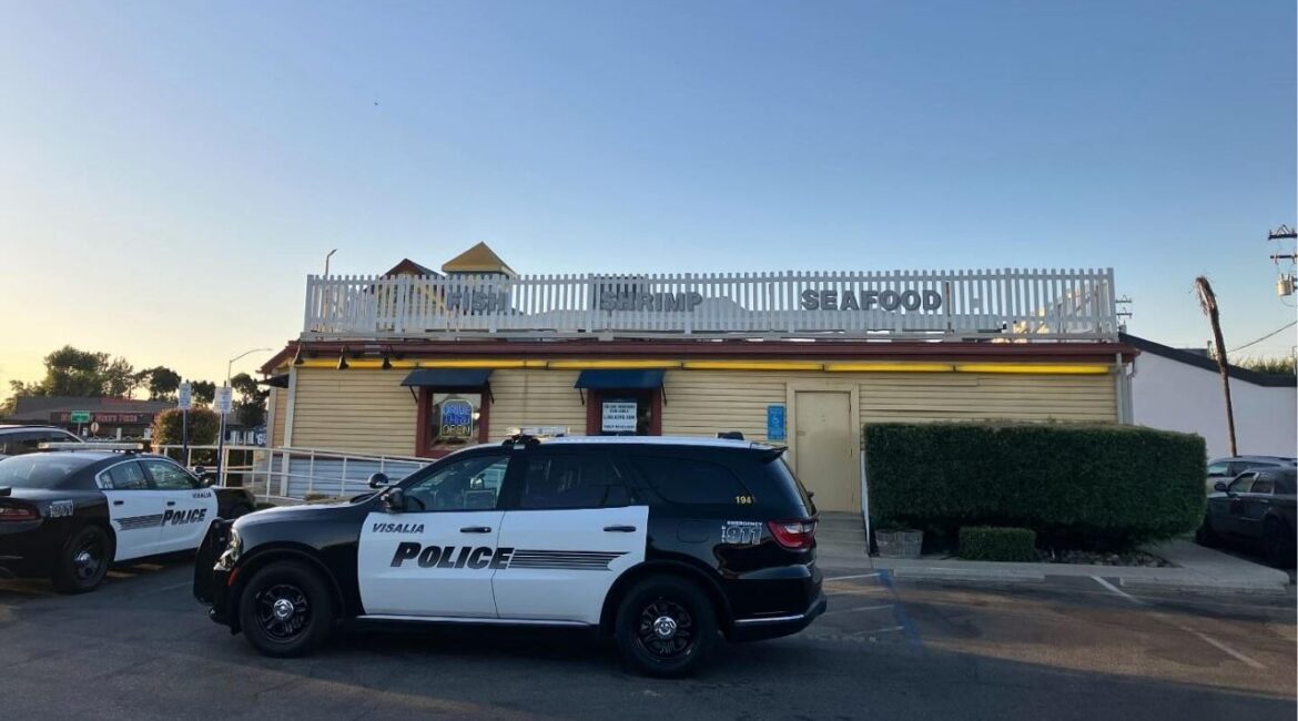 Noah Robinson, 38, was arrested after allegedly robbing a Visalia Long John Silver’s at knifepoint and attempting to flee through nearby backyards with $110 in stolen cash on Friday, July 25, 2025. (Visalia PD)