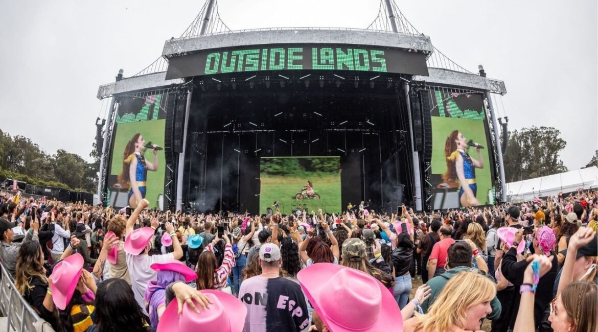 Outside Lands 2025 will debut its first-ever open mic contest, offering fans the opportunity to perform on the new Duboce Triangle stage. Pictured: Chappell Roan performing at Outside Lands 2024. (Alive Coverage/Outside Lands)