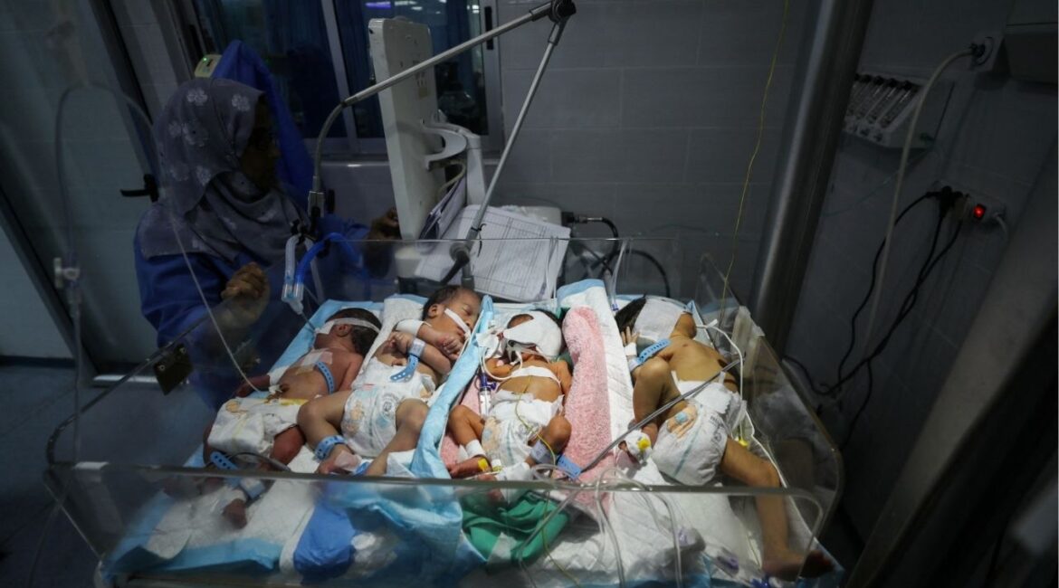 Palestinian newborns share an incubator at Al-Helou hospital due to fuel crisis, according to medics, amid the Israeli military offensive, in Gaza City, July 10, 2025. (Reuters/Mahmoud Issa)