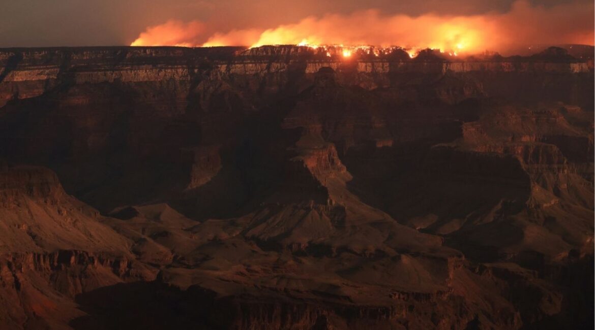 The Dragon Bravo Fire burns on the northern rim as seen from Mather Point on the southern rim of Grand Canyon, Arizona, U.S. July 15, 2025. (Reuters/David Swanson)