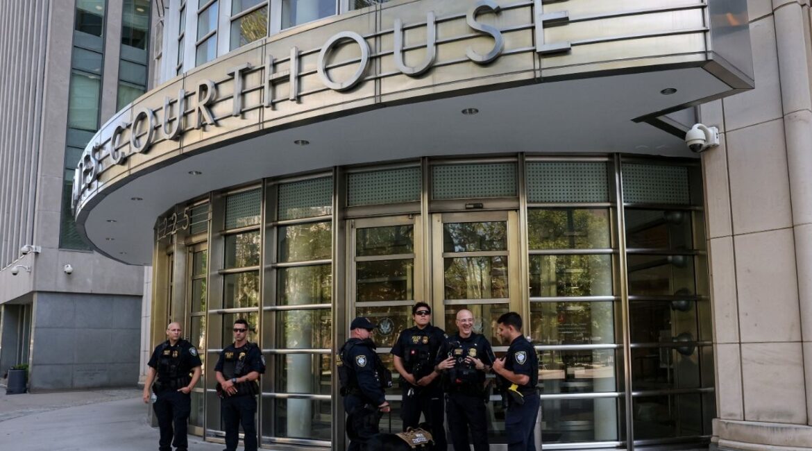 Federal law enforcement officers stand outside the Brooklyn Federal courthouse, ahead of Ismael "El Mayo" Zambada, the alleged Sinaloa cartel co-founder plea hearing on U.S. drug trafficking charges, in Brooklyn, New York, U.S., August 25, 2025. (Reuters/Brendan McDermid)