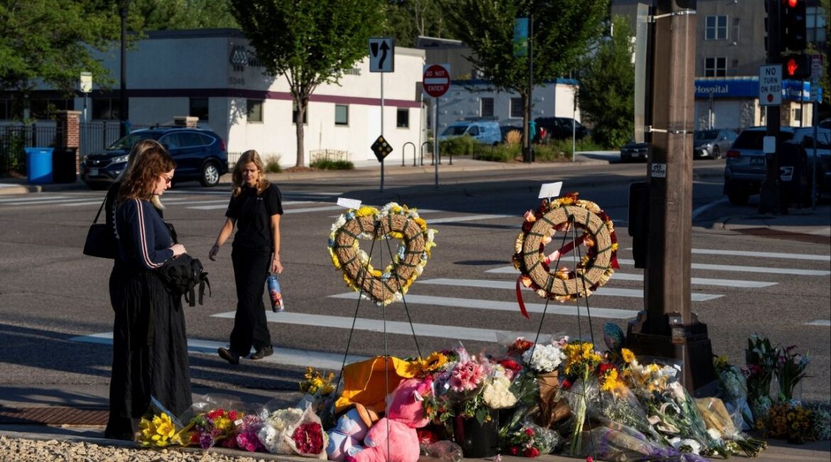 Mourners visit a memorial near the Annunciation Church, which is a home to an elementary school and was the scene of a shooting the day before, in Minneapolis, Minnesota, U.S. August 28, 2025. (Reuters File)