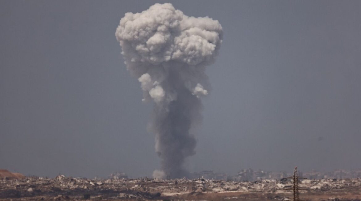 Smoke rises from Gaza after an explosion, as seen from the Israeli side of the border, August 25, 2025. (Reuters/Amir Cohen)
