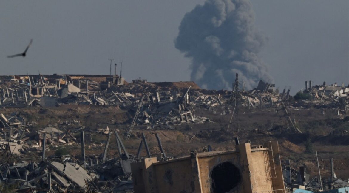 Smoke rises from Gaza after an explosion, as seen from the Israeli side of the border, August 31, 2025. (Reuters/Amir Cohen)
