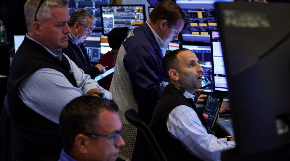 Traders work on the floor at the New York Stock Exchange (NYSE) in New York City, U.S., August 19, 2025. (Reuters/Brendan McDermid)
