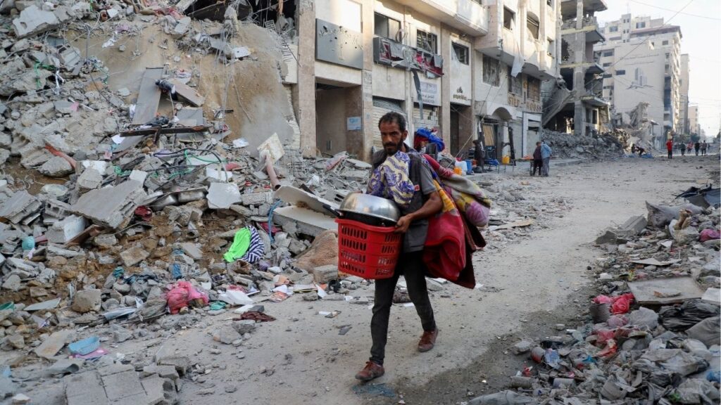 A Palestinian man carries his belongings during an Israeli military operation, after residents were ordered to evacuate Gaza City, September 29, 2025. (Reuters/Ebrahim Hajjaj)