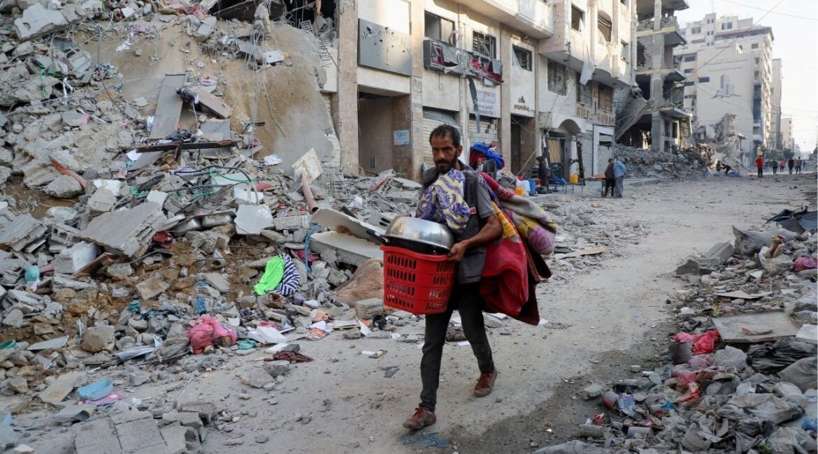 A Palestinian man carries his belongings during an Israeli military operation, after residents were ordered to evacuate Gaza City, September 29, 2025. (Reuters/Ebrahim Hajjaj)