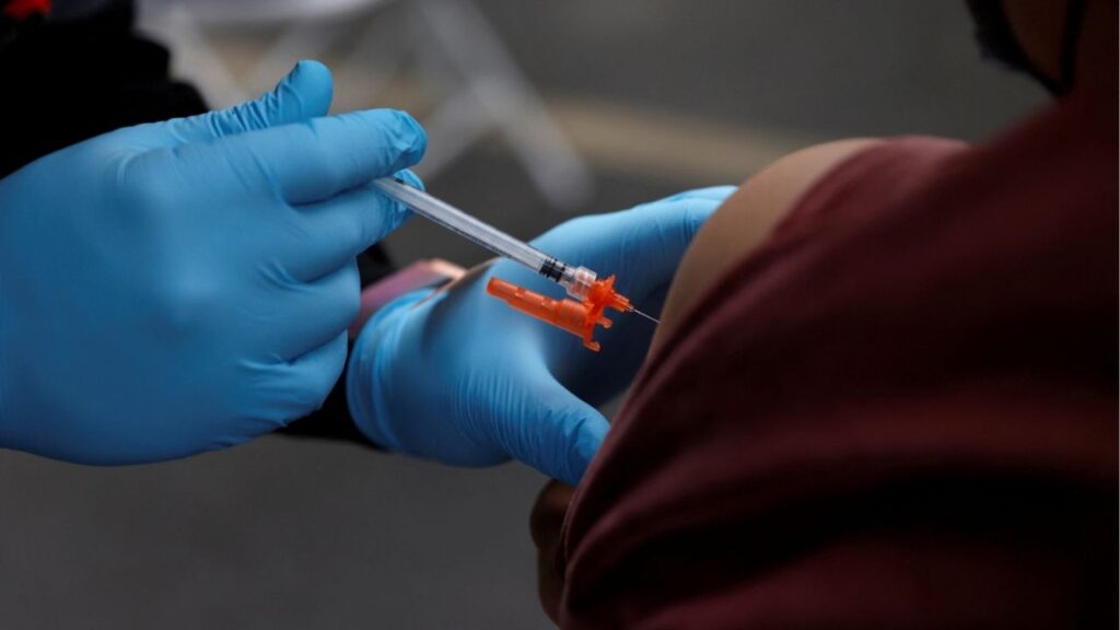 A health care administer gives the second dose of the Pfizer-BioNTech coronavirus disease (COVID-19) vaccine to a person at the L.A. Care Health Plan free testing and vaccination site at the First African Episcopal Church in Los Angeles, California, U.S., January 29, 2022. (Reuters File)