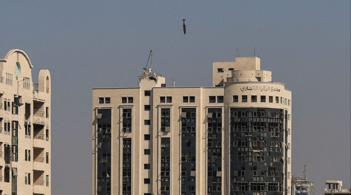 A missile falls towards a building during an Israeli airstrike in Gaza City, September 8, 2025. (Reuters/Dawoud Abu Alkas)