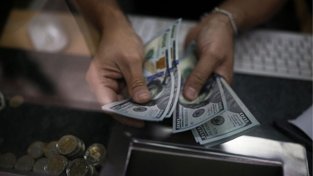 A person counts U.S. one-hundred dollar bills at a currency exchange office, in Santiago, Chile April 4, 2025. (Reuters File)