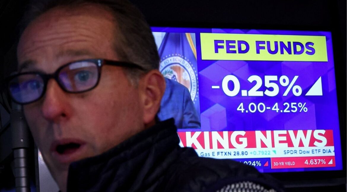 A specialist trader reacts, as a screen displays the Fed rate announcement on the floor of the New York Stock Exchange (NYSE) in New York City, U.S., September 17, 2025. (Reuters/Brendan McDermid)