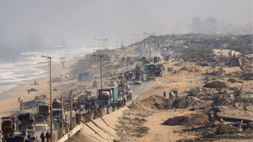 Displaced Palestinians, fleeing northern Gaza due to an Israeli military operation, move southwards after Israeli forces ordered residents of Gaza City to evacuate to the south, in the central Gaza Strip, September 20, 2025. (Reuters/Dawoud Abu Alkas)