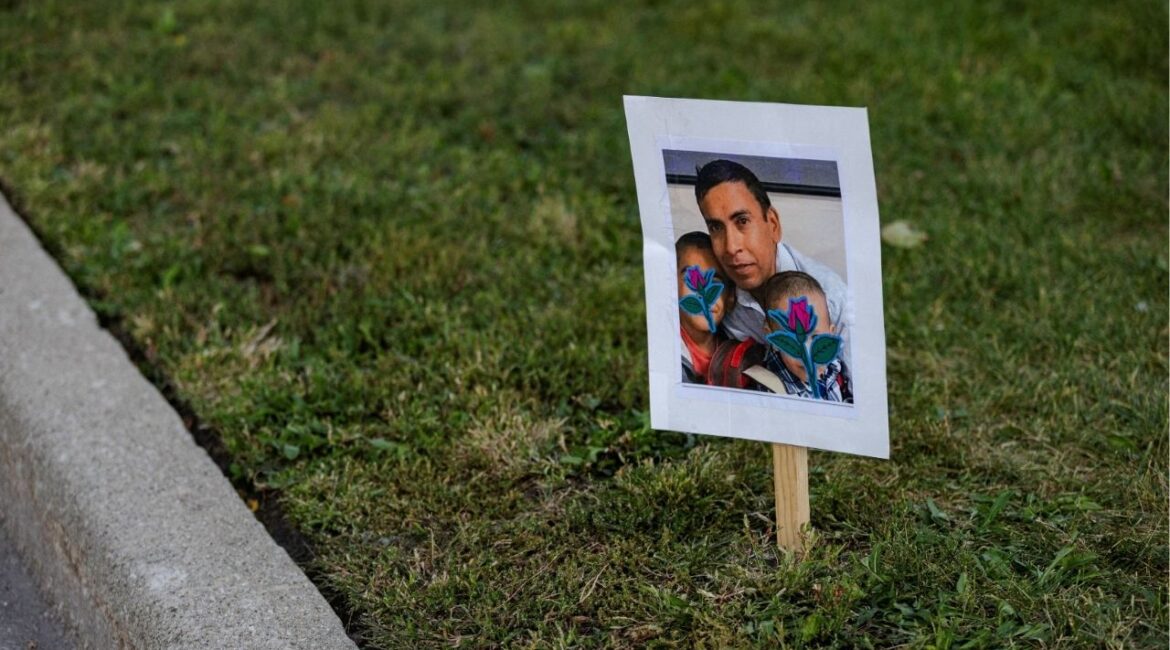 FILE PHOTO: A yard sign with the photo of Silverio Villegas-Gonzalez and his children sits near a memorial, near where he was shot and killed by federal agents during a traffic stop, after U.S. President Donald Trump ordered increased federal law enforcement presence to assist in crime prevention, in Franklin Park, Illinois, U.S. September 15, 2025. REUTERS/Jim Vondruska/File Photo