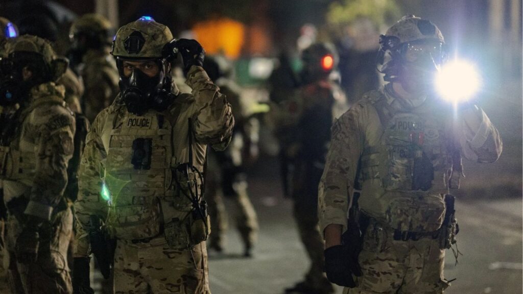 Federal agents shine flashlights at protesters in front of the Broadview ICE detention facility, after U.S. President Donald Trump ordered increased federal law enforcement presence to assist in crime prevention, in Broadview, Illinois, U.S. September 19, 2025. (Reuters File)