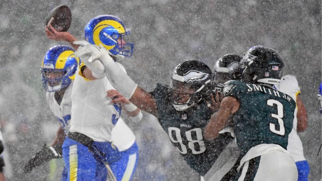 Jan 19, 2025; Philadelphia, Pennsylvania, USA;Los Angeles Rams quarterback Matthew Stafford (9) is pressured by Philadelphia Eagles defensive tackle Jalen Carter (98) during the fourth quarter in a 2025 NFC divisional round game at Lincoln Financial Field. (Eric Hartline-Imagn Images)