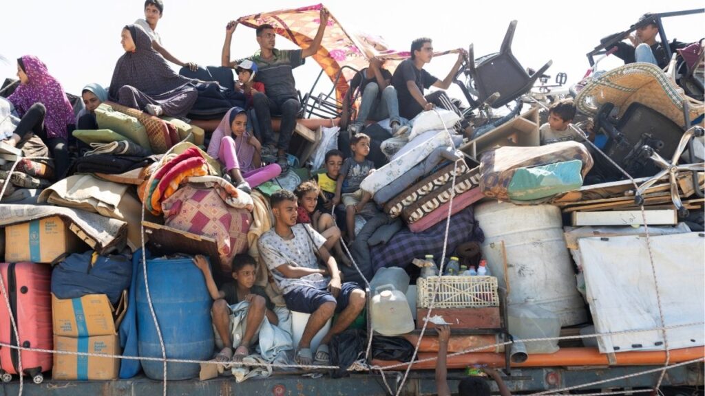 Palestinians, many on foot, cross the Wadi Gaza Bridge as they flee Gaza City on Tuesday, Sept. 16, 2025. U.S. Secretary of State Marco Rubio cast doubt on the chances of negotiating the surrender of the Palestinian militant group Hamas, saying on Monday during a visit to Israel that a diplomatic deal to end the war in Gaza might not be possible. (Saher Alghorra/The New York Times)