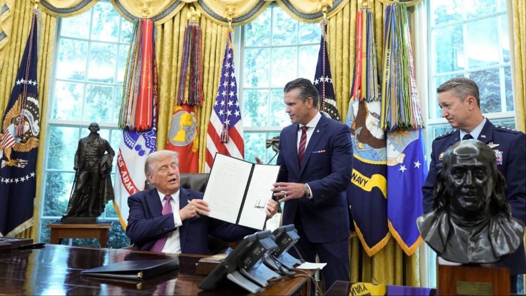 President Donald Trump signs an executive order on renaming the Department of Defense alongside Secretary of Defense Pete Hegseth in the Oval Office in Washington, on Friday, Sept. 5, 2025. Trump’s executive order authorizes the Department of Defense and the secretary of defense to be called the Department of War and the secretary of war. It is unclear how it will be formalized given that Congress approved the name. (Haiyun Jiang/The New York Times)