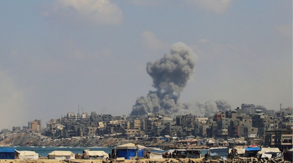 Smoke rises following Israeli strikes during a military operation, in Gaza City, September 18, 2025. REUTERS/Ebrahim Hajjaj