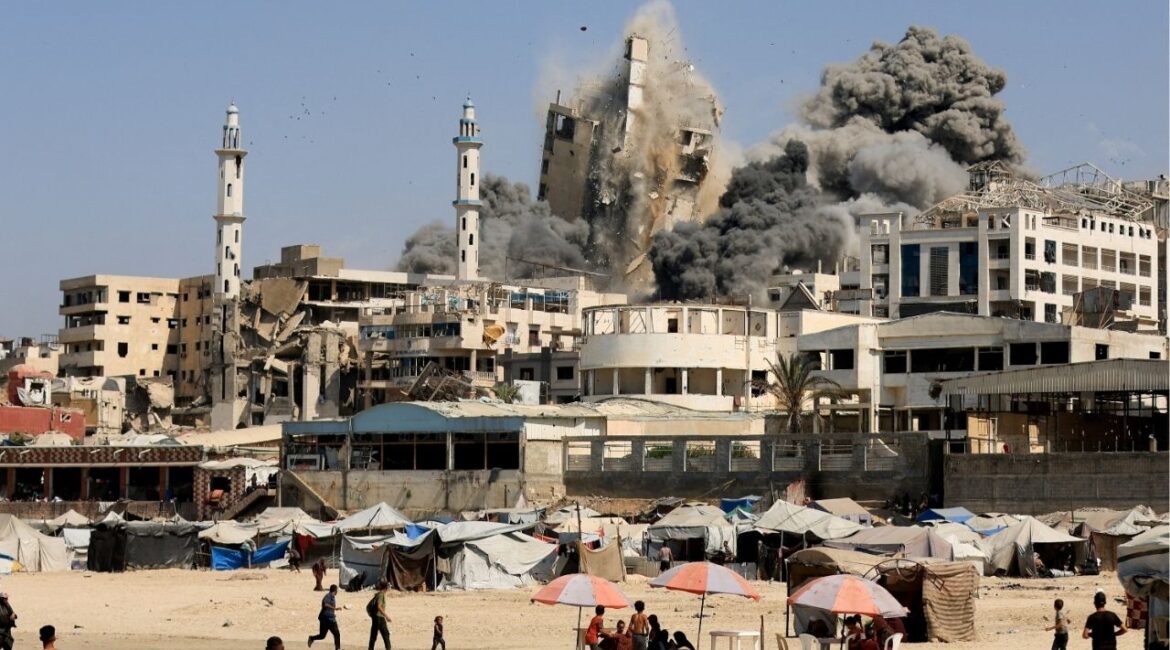 Smoke rises from the evacuated Al-Ghefari tower, as it collapses after it was hit by Israeli air strikes, in Gaza City, September 15, 2025. (Reuters/Dawoud Abu Alkas)