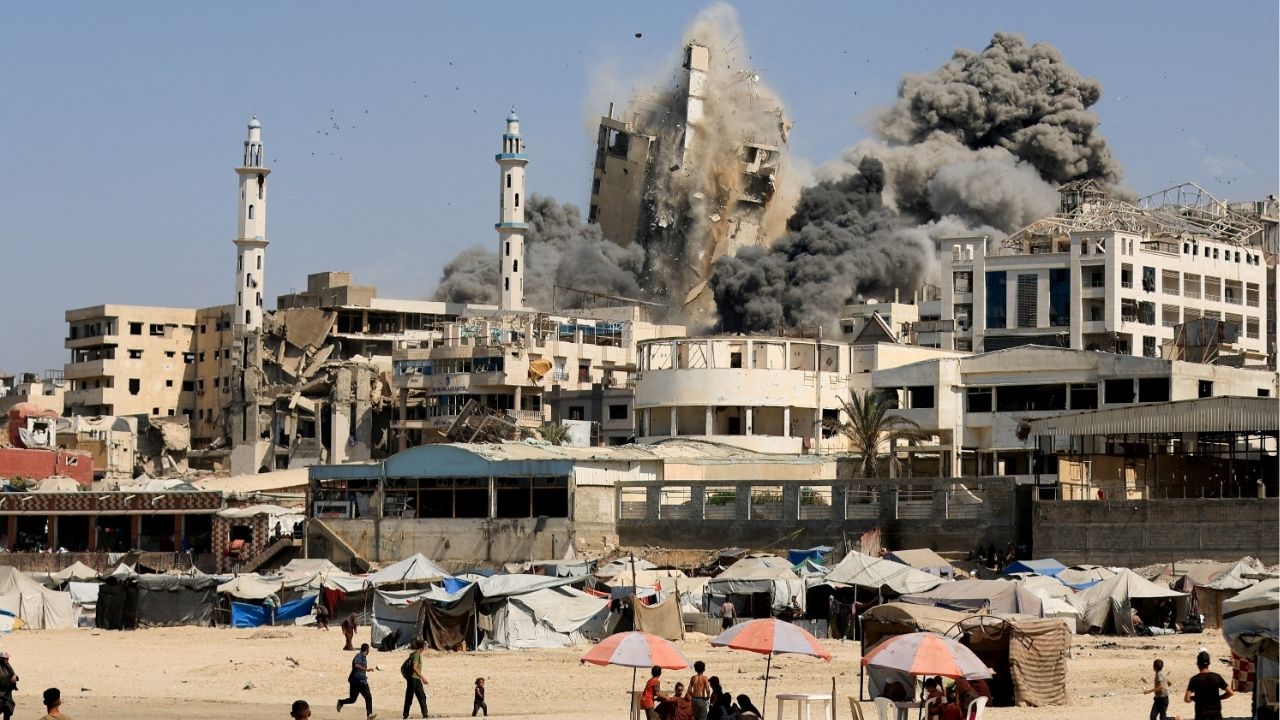 Smoke rises from the evacuated Al-Ghefari tower, as it collapses after it was hit by Israeli air strikes, in Gaza City, September 15, 2025. (Reuters/Dawoud Abu Alkas)