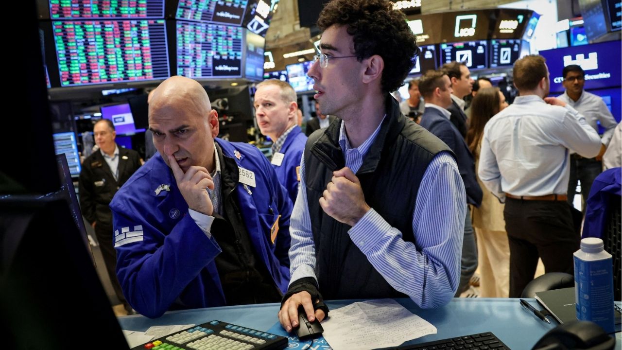 Specialist traders work on the floor at the New York Stock Exchange (NYSE) in New York City, U.S., September 15, 2025. (Reuters File)