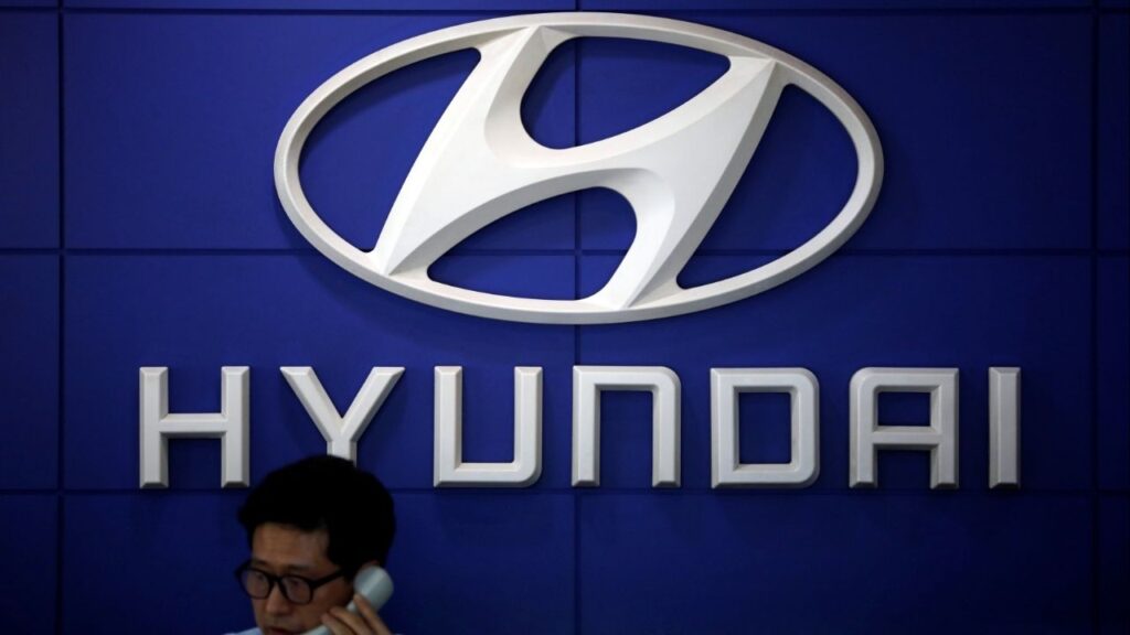 The logo of Hyundai Motor is seen at its dealership in Seoul, South Korea, April 26, 2017. (Reuters/Kim Hong-Ji)