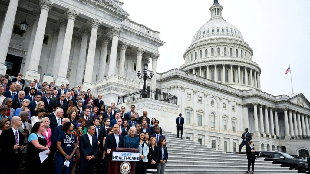 U.S. House Minority Leader Hakeem Jeffries (D-NY) and other Democratic House members hold a press conference on the House Steps a day before a partial government shutdown is set to take effect on Capitol Hill in Washington, D.C., U.S., September 30, 2025. REUTERS/Annabelle Gordon TPX IMAGES OF THE DAY