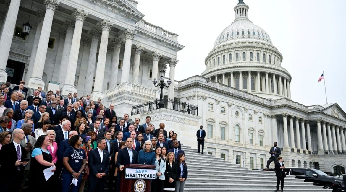 U.S. House Minority Leader Hakeem Jeffries (D-NY) and other Democratic House members hold a press conference on the House Steps a day before a partial government shutdown is set to take effect on Capitol Hill in Washington, D.C., U.S., September 30, 2025. REUTERS/Annabelle Gordon TPX IMAGES OF THE DAY