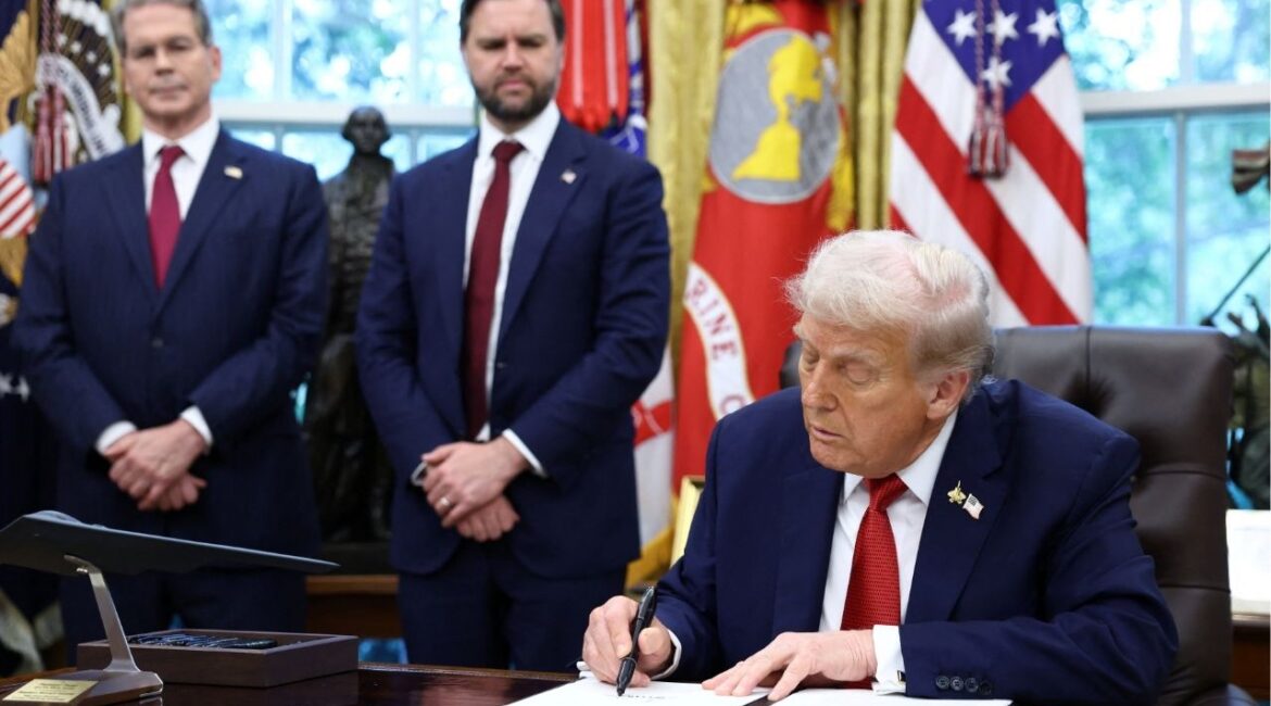 U.S. President Donald Trump signs an executive order on a deal that would divest TikTok's U.S. operations from ByteDance from its Chinese owner ByteDance, at the White House in Washington, D.C., U.S., September 25, 2025. (Reuters/Kevin Lamarque)