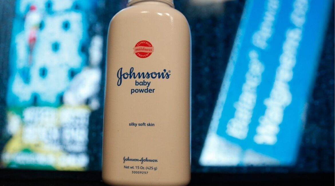 A bottle of Johnson and Johnson Baby Powder is seen in a photo illustration taken in New York, February 24, 2016. (Reuters/Shannon Stapleton/Illustration)