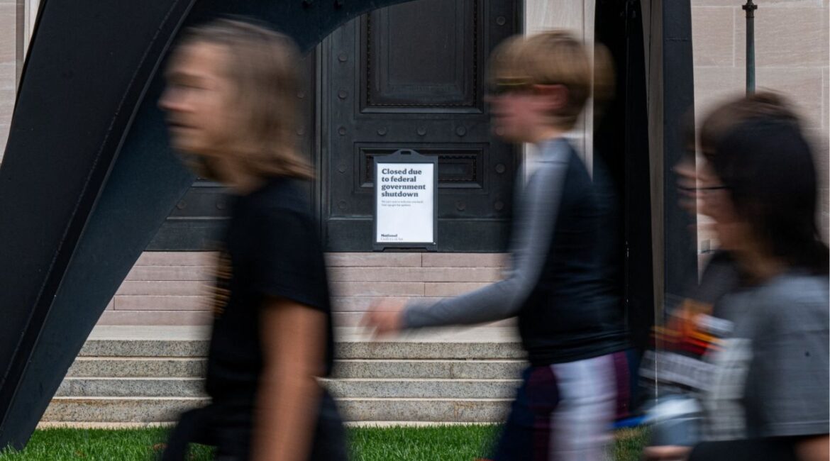 A school group passes a closed sign outside the National Gallery of Art nearly a week into a partial government shutdown in Washington, D.C., U.S., October 7, 2025. (Reuters/Annabelle Gordon)